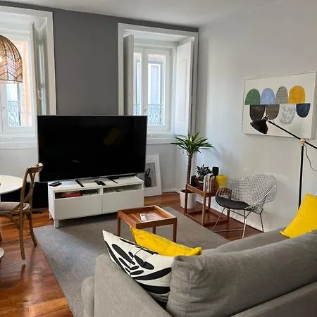 Charming Flat In Pretty Praca Flores 2 Bedrooms * Lisboa